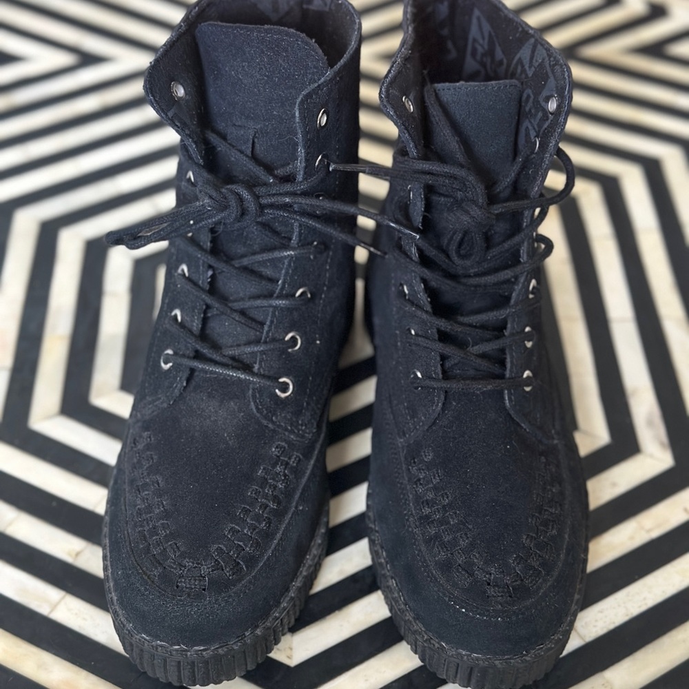 TUK, W9, Black, NWOT